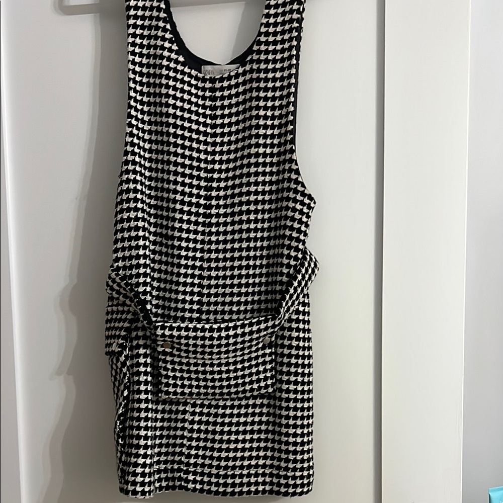 Zara Black and White Sheath Mini Dress Sleeveless Scoop Neck